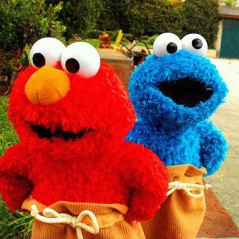 Elmo & Cookie Monster Cookie Monster And Elmo, Cookie Monster Wallpaper, Elmo Wallpaper, Monster Wallpaper, Sesame Street Plush, Elmo And Friends, Elmo Cookies, Elmo World, Elmo And Cookie Monster