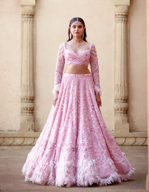 Looking for a stunning pastel reception collection for your Indian bridal wedding? Look no further than B Anu Designs! Our carefully curated collection features gorgeous pastel hues and intricate designs, perfect for your special day. Made to Order Indian Wedding Bride Dress and Custom Made Indian bridal wear (Bay Area) Online Shipping Worldwide to UK, Germany, USA, Australia, Canada. Sweetheart Neckline Lehenga, Pastel Reception, Wedding Bride Dress, Indian Bridal Couture, Pink Bridal Lehenga, Chinese Fancy Dress, Heavy Lehenga, Bridal Trousseau, Indian Wedding Bride