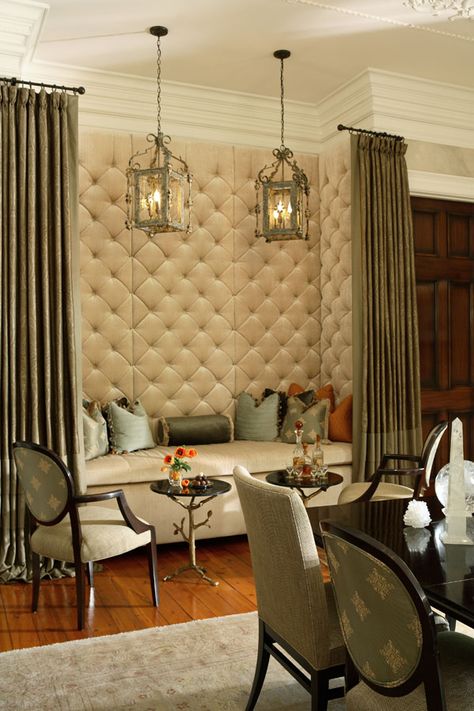 Banquette Table, Hipster Cafe, Tufted Wall, Upholstered Wall Panels, Upholstered Walls, Basement Bar Designs, Show House, Country Dining Rooms, Restaurant Ideas