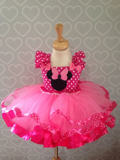 Minnie Mouse tutu vestido/minnie mouse por Tutucutebowtique16… Minnie Mouse Birthday Dress, Pink Minnie Mouse Dress, Tutu Minnie, Minnie Mouse Tutu Dress, Minnie Mouse Birthday Outfit, Minnie Mouse Tutu, Costume Carnaval, Minnie Mouse Theme, Mouse Dress