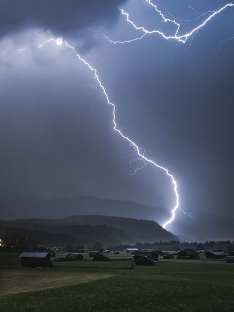 Storm Lightning, Lightning Storms, Lightning Photography, Night Landscape Photography, Rainy Sky, Storm Chasing, Storm Photography, Thunder And Lightning, Lightning Storm