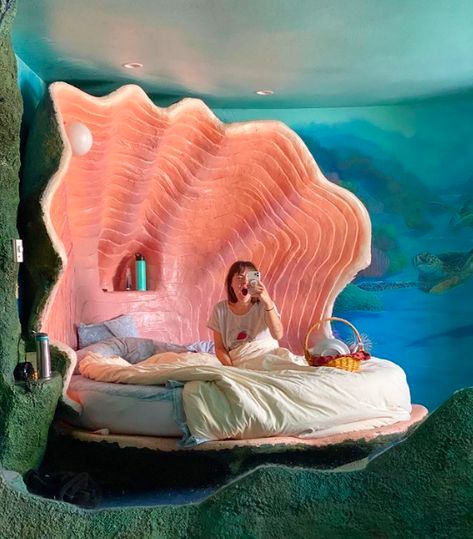 Deco Theme Marin, Hotel Tour, Mermaid Bedroom, Ocean Room, Mermaid Room, Retro Interior Design, Funky Style, Mermaid Aesthetic, Mermaid Dreams