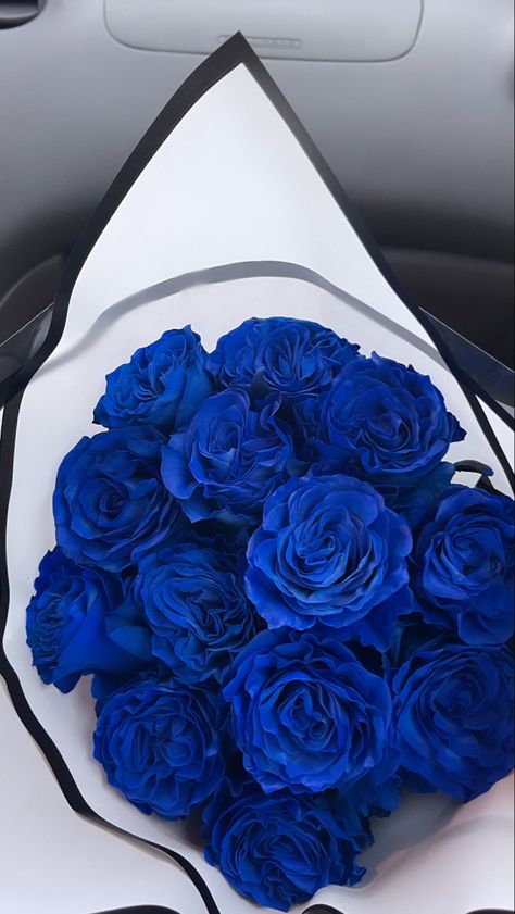 Flowers 
Blue
Aesthetic 
Rose Pretty Flowers Pictures, Blue Roses Wallpaper, Luxury Flower Bouquets, Flower Gift Ideas, Glitter Roses, Flowers Bouquet Gift, Flower Therapy, Beautiful Bouquet Of Flowers, Luxury Flowers