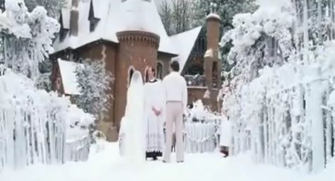 Nanny Mcphee wedding scene. My Wedding will be exactly like that *-* Nanny Mcphee Wedding, Nanny Mcphee House, Nanny Mcphee, Oz Movie, Star Wars Wedding, Wedding Song, Broken Hearted, Magical Winter, Wedding Scene