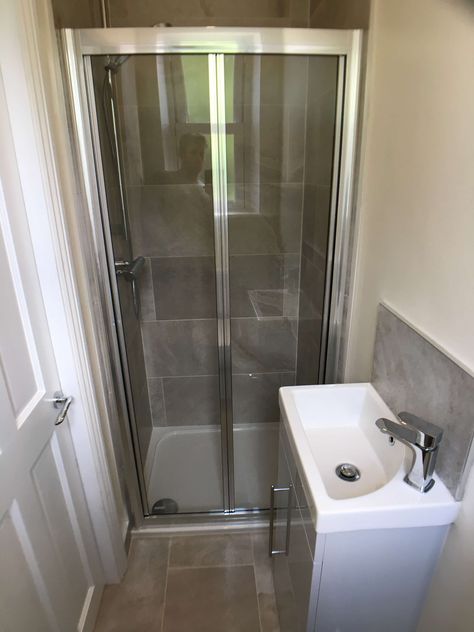 Small En Suite Conversion, Barwick - UK Bathroom Guru Tiny Ensuite, Tiny Shower Room, Small En Suite, Bathroom Narrow, Small Ensuite Bathroom, Narrow Bathroom Designs, En Suite Ideas, Downstairs Shower Room, Small Bathroom Plans