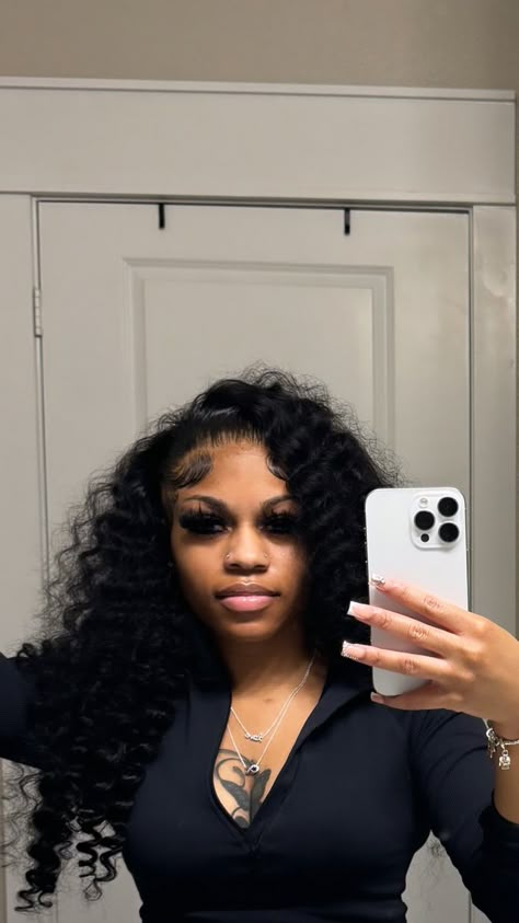 Wand Curl Lace Front Wigs, No Part Lace Front Wigs, Baddie Curly Wig Hairstyles, Kashdoll Hairstyle, No Part Wand Curls, Flip Over Wig Install Deep Wave, Wand Curl Flip Over, Wigs For Black Women Hairstyle, Quickweave With Color