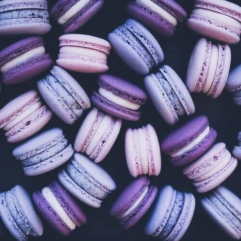 Purple Foods, Kue Macaroon, Summer Maternity Fashion, White Summer Outfits, Purple Food, Dessert Photography, Lavender Aesthetic, Color Aesthetic, Aesthetic Purple