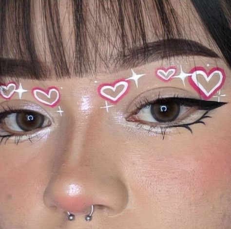 Heart Eyeliner, Ulzzang Makeup Tutorial, Makeup Drawing, Cute Eye Makeup, Work Makeup, Swag Makeup, Cool Makeup Looks, Ethereal Makeup, Eye Makeup Designs