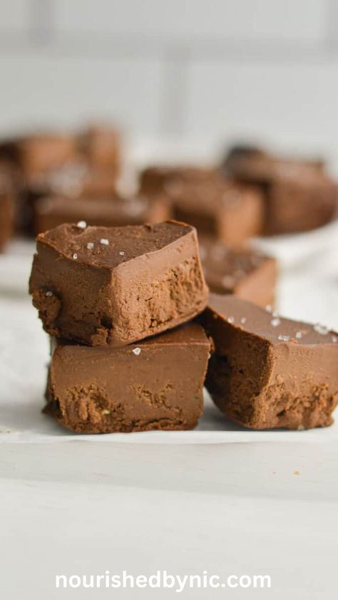 3 INGREDIENT AVOCADO FUDGE Nutella Fudge, Peanut Butter Fudge Recipe, Flour Bread, Chocolate Peanut Butter Fudge, Fudge Recipes Chocolate, Fudge Bars, Fudge Recipes Easy, Butter Fudge, Fudge Easy