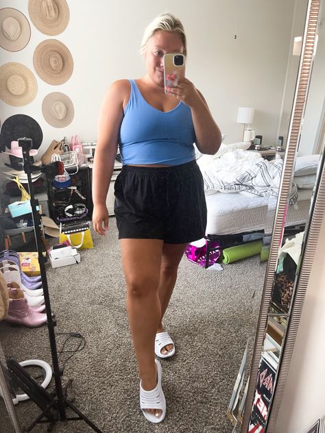 Athletic Outfits Plus Size, Plus Size Athleisure Outfits Summer, Sporty Outfits Plus Size, Athletic Outfit Summer, Summer Athletic Outfits, Summer Outfits Sporty, Errands Outfit Summer, Athletic Summer Outfits, Plus Size Athleisure Outfits