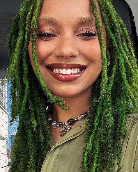 Mint Green Locs, Outfits With Green Hair, Dark Green Locs, Green Hair Black Women, Green Dreadlocks, Green Locs, Green Afro, Pastel Green Hair, Locs Color