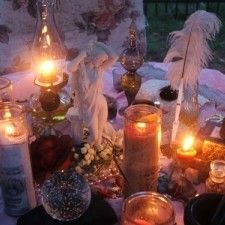 Pagan Altar, Season Of The Witch, Witch Aesthetic, Practical Magic, Happy Diwali, Sacred Space, Book Of Shadows, Aphrodite, Future House