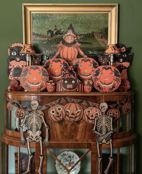 Vintage Halloween Decorations Diy, Halloween Mantels, Folk Halloween, 1950s Halloween, Beistle Halloween, Fall Halloween Decorations, Almost Halloween, Vintage Fall Decor, Vintage Halloween Art