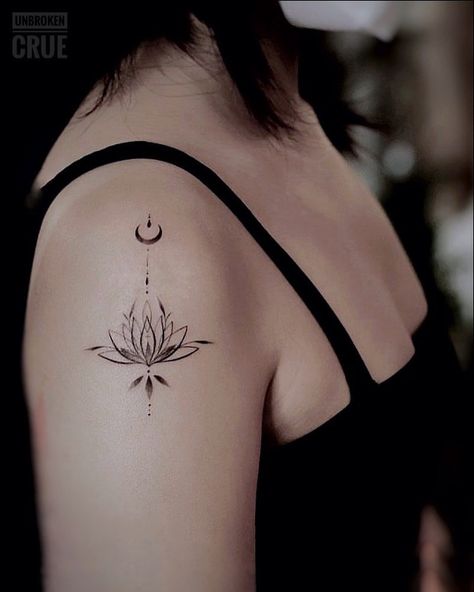 Shoulder Tattoo For Women Meaningful, Lotus Flower Tattoo Back Shoulder, Lotus Tattoo On Shoulder, Hand Tattoos For Women Meaningful, Cute Shoulder Tattoos For Women, Arm Shoulder Tattoos For Women, Lotus Shoulder Tattoo, Small Tatoos Arms Women, Lotus Shoulder Tattoos For Women