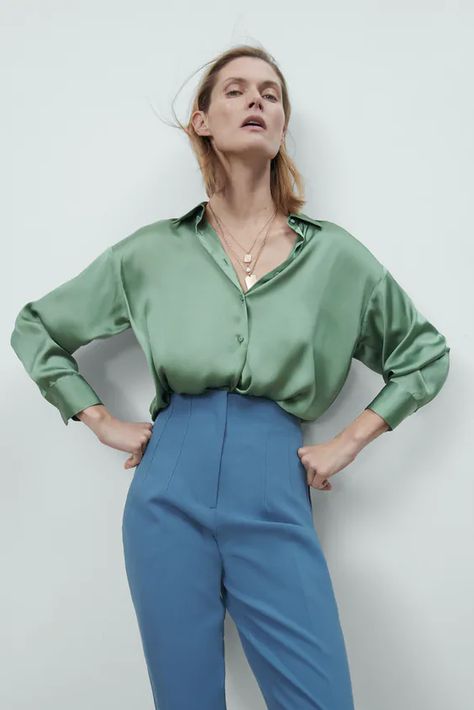 Zara Satin Shirt Satin Shirt Outfit, Silk Shirt Outfit, Green Shirt Outfits, Green Silk Shirt, Casual Chic Fall, Flowy Shirt, Zara Outfit, Fall Capsule Wardrobe, Zara Blouse