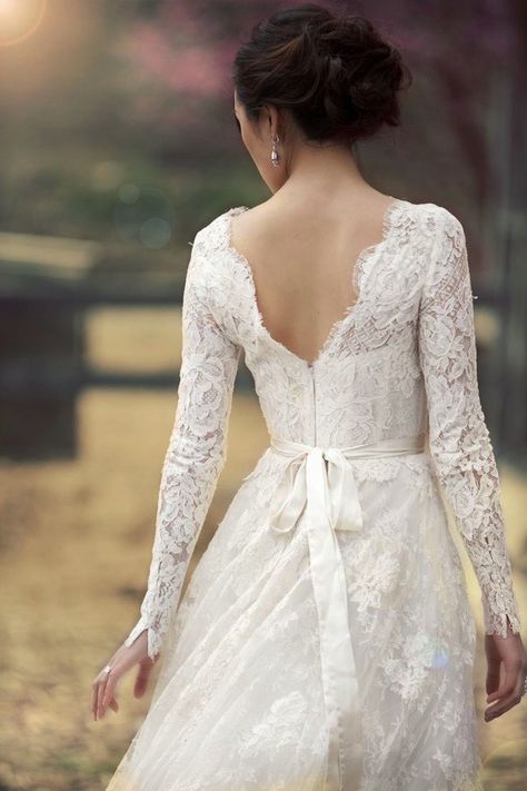 Fall Wedding Dress Sleeves, Kate Middleton Wedding Dress, Wedding Dresses 50s, Wedding Dress Outfit, Lace Wedding Dress With Sleeves, Royal Wedding Dress, Lace Dress With Sleeves, Wedding Dress Trends, Long Sleeve Wedding