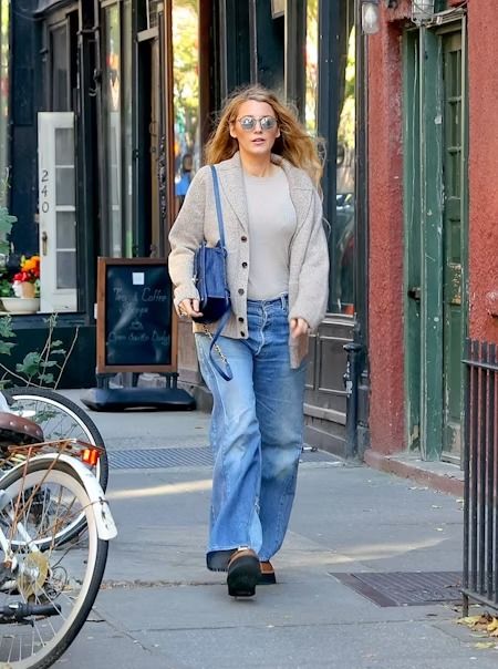 Blake Lively Wore The Flirtiest Canadian Tuxedo In New York City Blake Lively Casual, Blake Lively Street Style, Blake Lively Outfits, Platform Uggs, Lined Shoes, Blake Lively Style, Zegna Men, Serena Van Der Woodsen, Platform Mules