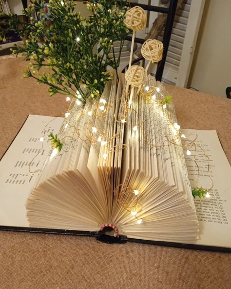 Books & papers Book Decorations For Wedding, Book Themed Guest Book, Book Flower Centerpiece, Diy Book Table, Book Decor For Wedding, Bookish Party Ideas, Book Centerpieces Baby Shower Decoration, Bookish Centerpieces, Wedding Book Decor