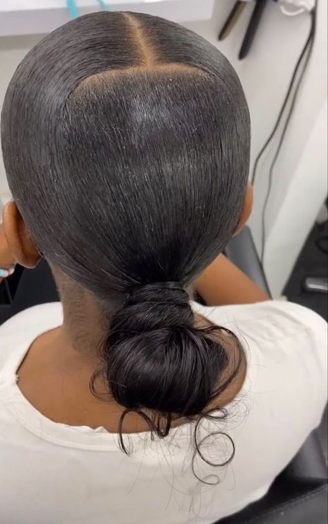 Sleek Hairstyles With Braids, Messy Bun Straight Natural Hair, Modern Blonde Hair, Blonde Hair Colour, Make Your Hair Grow Faster, Hair Grow Faster, Sleek Ponytail Hairstyles, Black Ponytail Hairstyles, Quick Natural Hair Styles