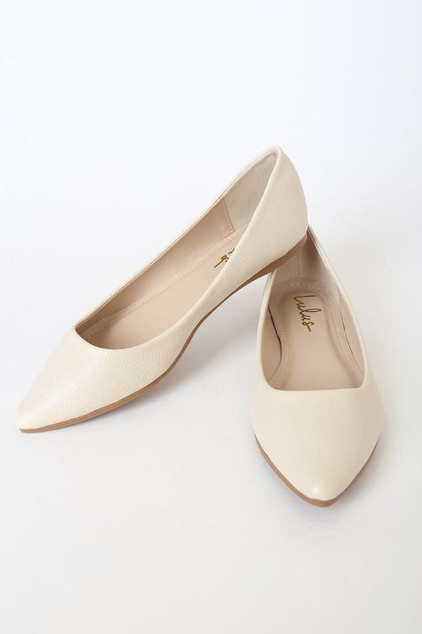 Elegant Shoes Flat, Classy Flats, Beige Flats, Dr Shoes, Flat Heels, Fashion Shoes Heels, Modern Sandals, Pointed Flats, Cute Flats