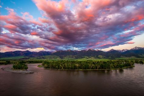 Paradise Valley Montana, Montana Aesthetic, Montana Landscape, Montana Vacation, Play It Again Sam, Yellowstone River, Montana Usa, Fav Place, Scenic Roads