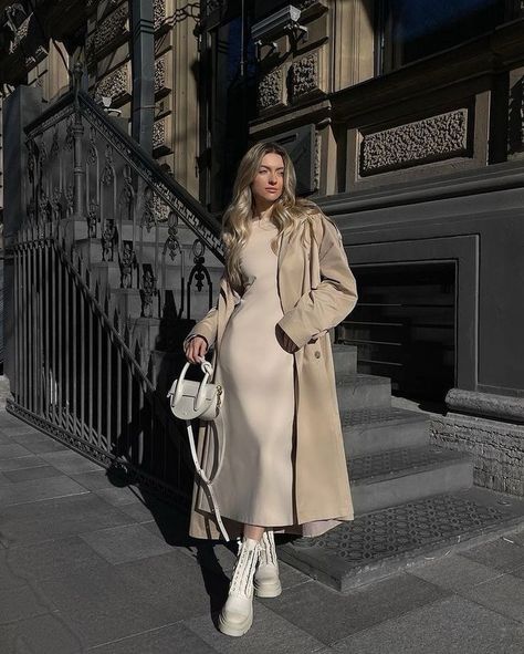 How to Build a Capsule Wardrobe - thatgirlArlene Winter White Outfit, Build A Capsule Wardrobe, Beige Trench Coat, Europe Outfits, Winter Fashion Outfits Casual, London Outfit, Closet Staples, Looks Chic, Edgy Outfits