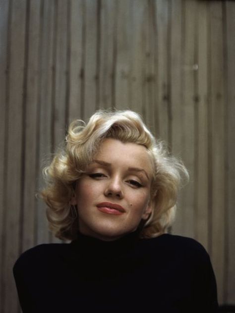 Cabelo Pin Up, Marilyn Monroe Portrait, Marilyn Monroe Art, Marilyn Monroe Photos, Hollywood Icons, Norma Jean, Norma Jeane, Iconic Women, Hairstyles For School