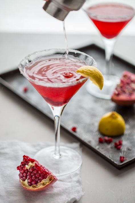 Can't wait to try this Pomegranate Lemon Drop Martini! Luttrellstown Castle, Lemon Drop Cocktail, Valentine's Dinner, Blackberry Wine, Lemon Cocktail, Ruby Red Color, Lemon Drop Martini, Martini Recipes, Pretty Drinks