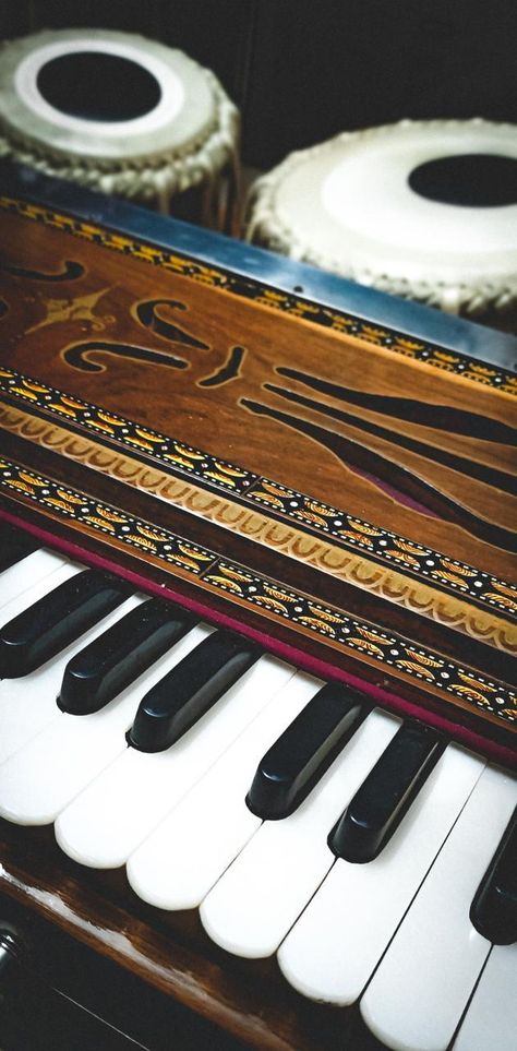 Classical Instruments Aesthetic, Harmonium Aesthetic, Instruments Aesthetic, Indian Musical Instruments, Diwali Poster, Cute Home Screen Wallpaper, Desi Aesthetics, Cute Home Screens, Classical Musicians