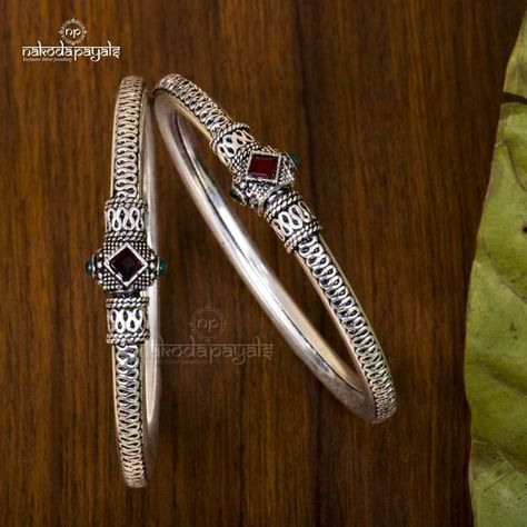 Silver Chudi Design, Silver Bangles With Stones, Silver Kangan Design, Silver Bangles Design For Girls, Silver Jewellery Indian Bangles, Kada Payal Silver, Silver Breslate For Girl, Chandi Bangles Design, Chandi Kada Design For Women