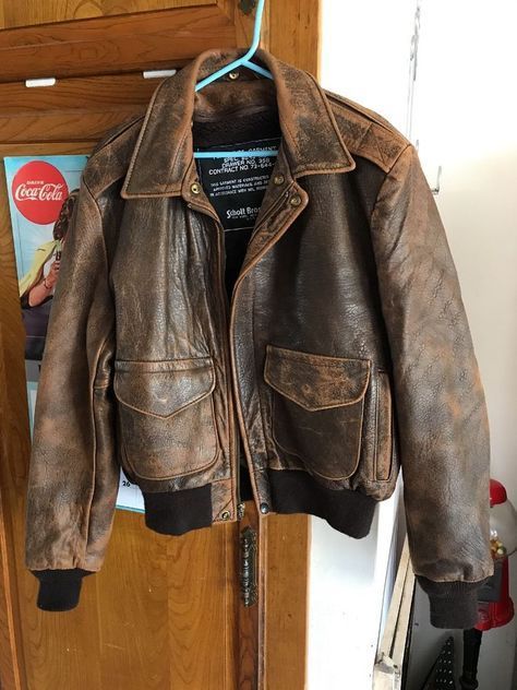 Schott Leather Jacket, Military Jackets, Black Tees, Peacoats, Jackets Winter, Clothing Men, Mens Style, Brown Leather Jacket, Mode Inspo