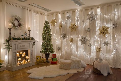 Christmas setup                                                                                                                                                                                 More Holiday Photography Backdrops, Diy Christmas Backdrop, Baby Christmas Photography, Trendy Party Decor, Cheap Party Decorations, Photography Studio Setup, Photo Backdrop Christmas, Christmas Photo Booth, Christmas Backdrop