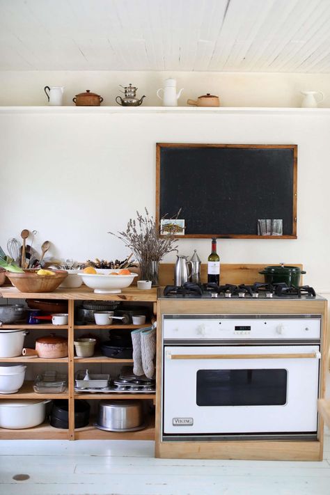 Open Shelving in the Kitchen: 10 Favorites Yurt Kitchen, Open Storage Kitchen, Kitchen Open Shelf, Kitchen With Open Shelving, Open Kitchen Cabinets, One Room Cabin, Unfitted Kitchen, Kitchen Fan, Wood Oven