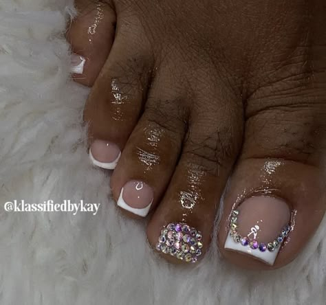 Jewels On Toenails, Toenail Art Designs With Rhinestones, French Tip Toenails With Rhinestones, Pedicures With Rhinestones, Bling Pedicure Rhinestones, French Tip Toe Nails With Rhinestones, French Tip Pedicure With Rhinestones, White French Tip Toes With Rhinestones, Rhinestone French Tip Toes