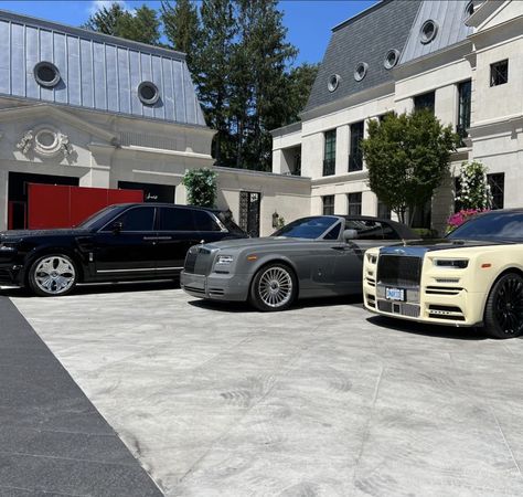 The Embassy Drake, Rolls Royce Ghost Black, Rolls Royce Wallpaper, Drake Drizzy, Mansion Exterior, Cars Aesthetic, Cars Wallpaper, Car Organization, Aesthetic Car