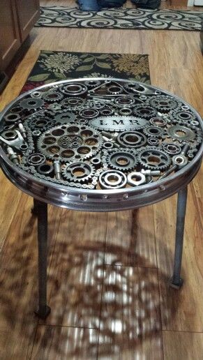 Washer Welding Projects, Scrap Metal Furniture, V8 Table, Welding Sculptures, Welded Table, Beginner Welding Projects, Beginner Welding Projects Ideas, Garage Table, Easy Welding Projects