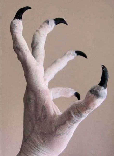 How to make elongated fingers with monster claws Diy Claws, Monster Claws, Demon Costume, Black Fingers, Bird Costume, Dragon Costume, Black Birds, Cosplay Tutorial, Special Effects Makeup