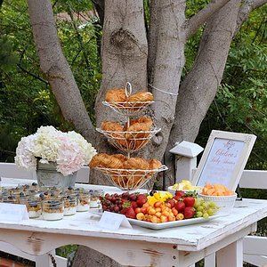 Adorable Ideas for a Sip and See | Better Homes & Gardens Baby Shower Food Menu, Baby Shower Brunch Food, Boys Food, Whats Gaby Cooking, Baby Shower Menu, Baby Shower Drinks, Sip And See, Mini Pizzas, Pasta Primavera