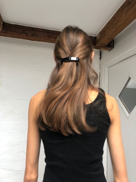 Half Up Half Down Hair Barrette, Barrette Hairstyles Aesthetic, French Barettes Hairstyles, Long Hair Barrette Hairstyles, French Barrette Clip, French Hair Clip, Hairstyles Barrettes, Barettes Hairstyles, Hair Barrettes Hairstyles