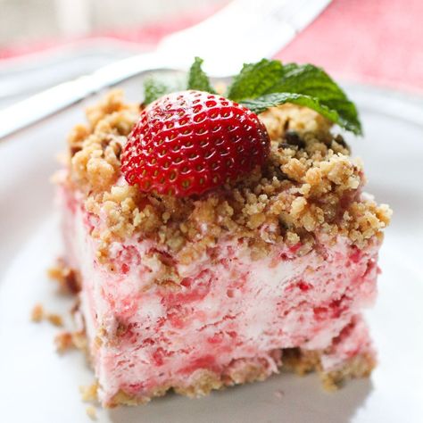 Strawberry Squares, Oven Roasted Potatoes, Cranberry Salad, Square Recipes, Strawberry Desserts, Frozen Strawberries, Strawberry Recipes, Roasted Potatoes, Oven Roast