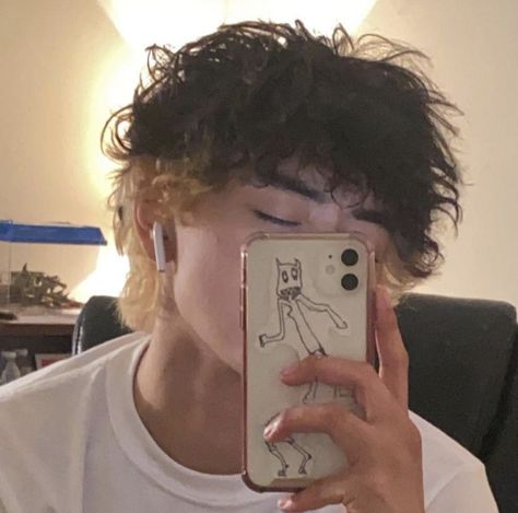 Dyed Hair Men, Androgynous Hair, Men Haircut Curly Hair, Short Hair Tomboy, Short Grunge Hair, Mens Hair Colour, Men Hair Color, Hair Inspiration Short, Hair Stylies