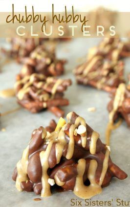 Chocolate Clusters, Covered Pretzels, Candy Recipes Homemade, Christmas Candy Recipes, Oreo Dessert, Candy Christmas, Think Food, Homemade Candies, Chocolate Covered Pretzels