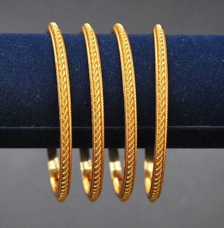 Here are the 9 best 4 gram gold bangles in India. The gold bangles in 4 grams designs are the best choice for all because they are simple yet stylish. Simple Gold Bangle, Jewellery Designing, Plain Gold Bangles, Gold Bangles Indian, Gold Bangles For Women, Diamond Bracelet Design, Gold Bangle Set, Jewelry Advice, The Bangles