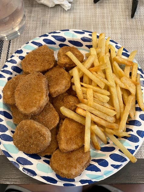 Nuggets And Fries Aesthetic, Chicken Nuggets And Fries Aesthetic, Chicken Nuggets Meal Ideas, Chicken Nugget Aesthetic, Chicken Nuggets Aesthetic, Nuggets Aesthetic, Chicken Nuggets And Fries, Chicken Nuggets And Chips, Best Junk Food