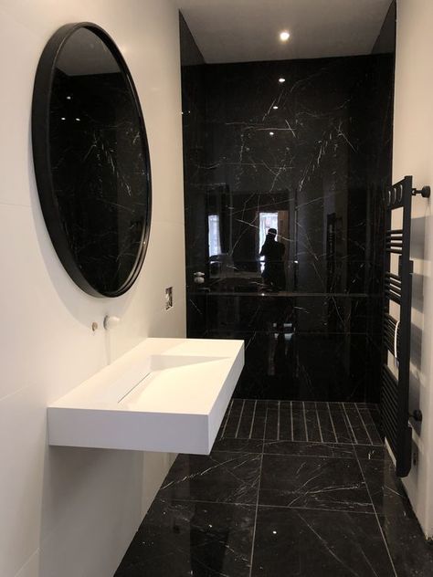 Black Marmor Bathroom, Black Marble Bathroom, Bathroom Inspiration Modern, Washroom Design, Bathroom Design Inspiration, Bathroom Design Decor, Bathroom Inspiration Decor, Bathroom Design Luxury, Dream Bathrooms