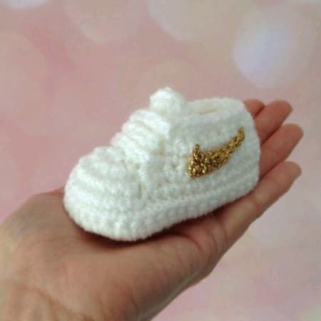 nike-baby-crochet-shoes-1 Baby Booties Free Pattern, Baby Bootie, Baby Nike, Mode Crochet, Patterns Ideas, Crochet Booties, Haken Baby, Crochet Baby Shoes, Crochet Baby Booties