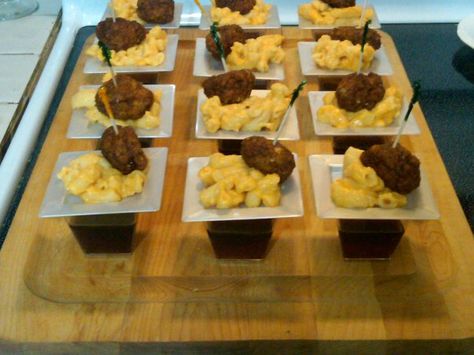 vodka ice tea shooter with mac-n-cheese and fried chicken Mac And Cheese Shooters, Mac And Cheese Cups Party, Chil Fil A Mac N Cheese, 30th Celebration, Catering Mac And Cheese, Buffalo Chicken Mac And Cheese Food Network, Vodka Ice, Chicken Nugget, Ice Tea