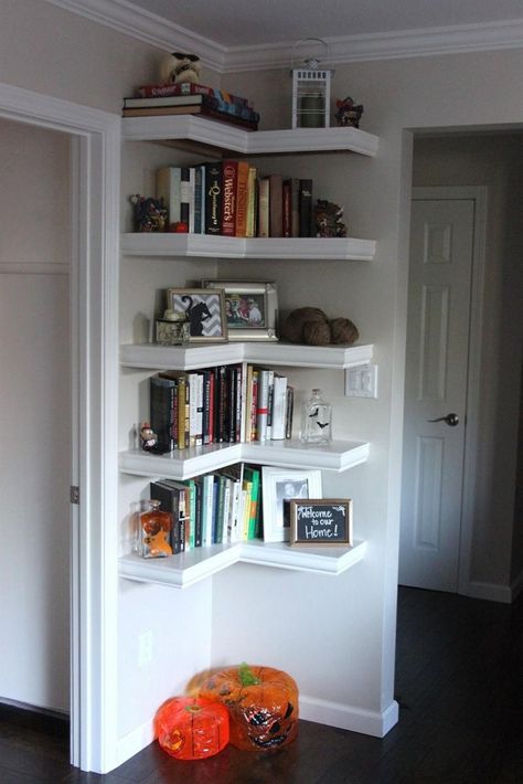 Find Tall Corner Bookshelf. Here you will see various kinds of tall corner bookshelves. Thanks to this collection, you will no longer have to keep on wondering which one will be right for you. Below are presented different bookshelves in different arrangements, colours and shapes. The photos also depict ent… Corner Bookshelf, Corner Bookshelves, Regal Design, Small Space Storage, Small Space Diy, Small Space Solutions, Shelf Design, Book Shelf, Small Space Living