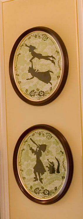 Peter Pan silhouettes! Would be cute in a nursery. Vintage Peter Pan Nursery, Neverland Playroom, Neverland Bedroom, Peter Pan Room, Nursery Peter Pan, Peter Pan Bedroom, Peter Pan Silhouette, Disney Bedroom, Neverland Nursery