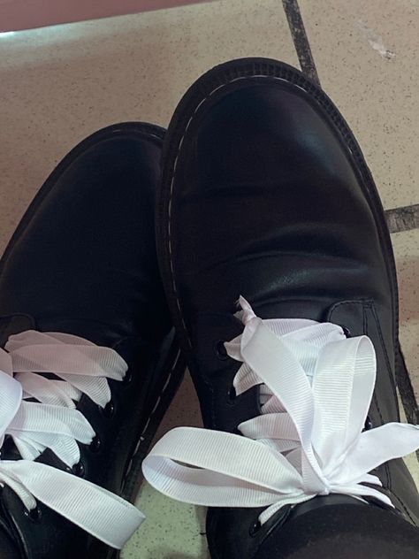 boots with ribbon laces #drmartens #ribbons #laces ig:@dianasrrn Combat Boots With Ribbon Laces, Ribbon Laces Boots, Dr Martens Ribbon Laces, Boots With Ribbon Laces, Ribbon Doc Martens, Goth Ballet, Boots With Ribbon, Sabrina Concert, Ribbon Laces